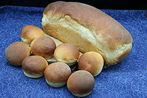Petits pain de mie ronds et un grand pain