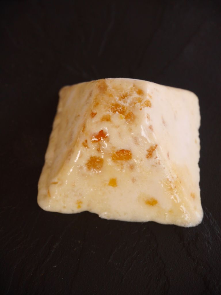 Nougat glacé aux noix de Macadamia et écorces d'oranges confites au Thermomix