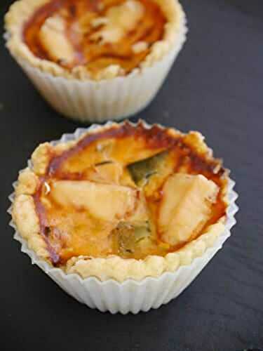 Tartelettes aux oeufs brouillés, ratatouille et camembert