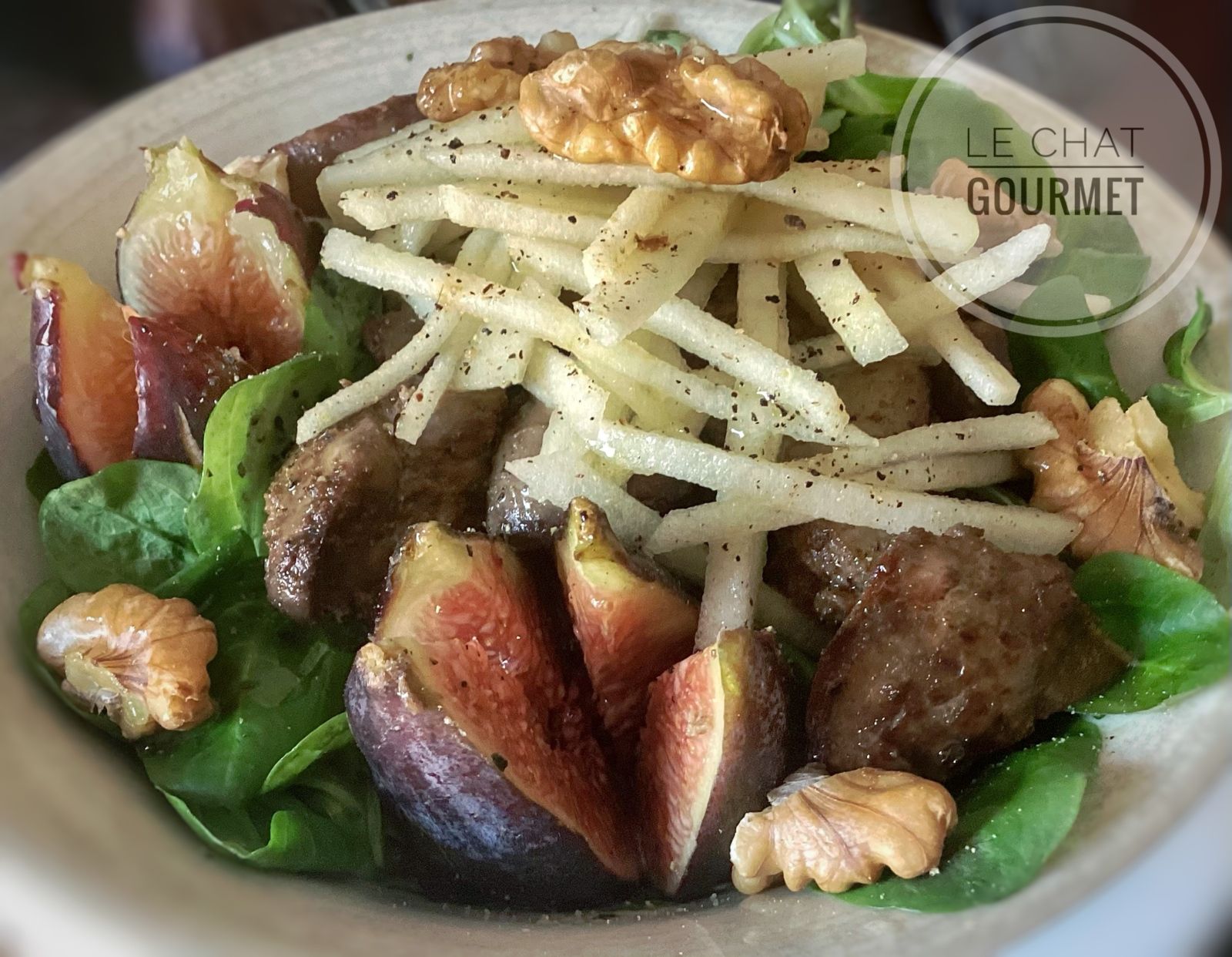 Salade de foies de volaille aux figues et aux pommes