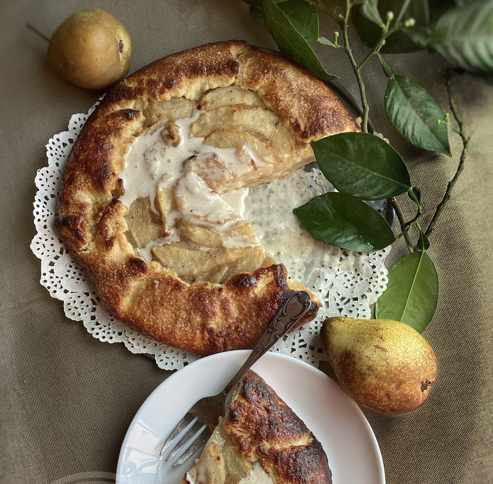 Tarte rustique aux poires et au gingembre confit