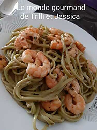 SPAGHETTIS AUX ÉPINARDS CREVETTES À L'AIL 