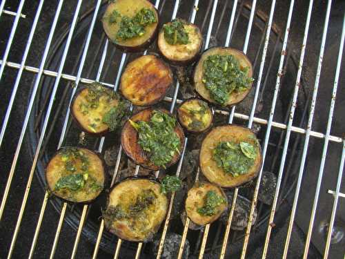 Aubergines grillées aux herbes et à l'ail