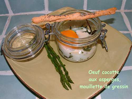 Oeuf cocotte aux asperges et mouillette de gressin