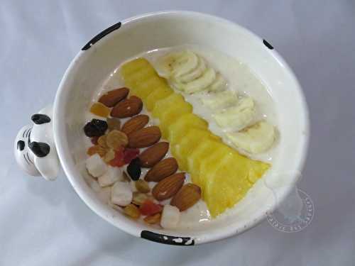 Smoothie bowl ananas noix de coco de Le Palais des Saveurs et ses recettes  de cuisine similaires - RecettesMania