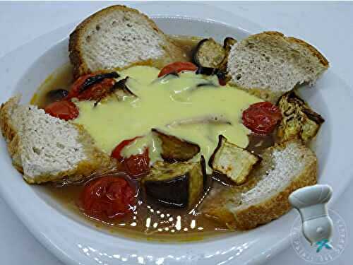 Soupe aux tomates et aubergines rôties, aïoli aux anchois