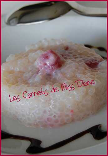 Dessert aux fraises séchées et à l'eau de rose et le point sur les perles du Japon