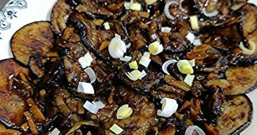 Emincé d'aubergines à la sauce aux haricots noirs