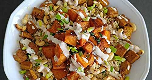 Quinoa, tofu fumé et patate douce rôtie, sauce tahini-citron