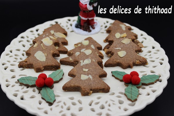 Sapins aux amandes (bredeles)