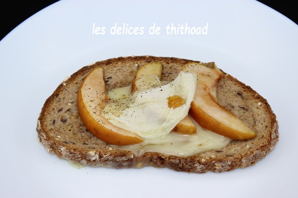 Tartines chèvre, pomme et sirop d’érable