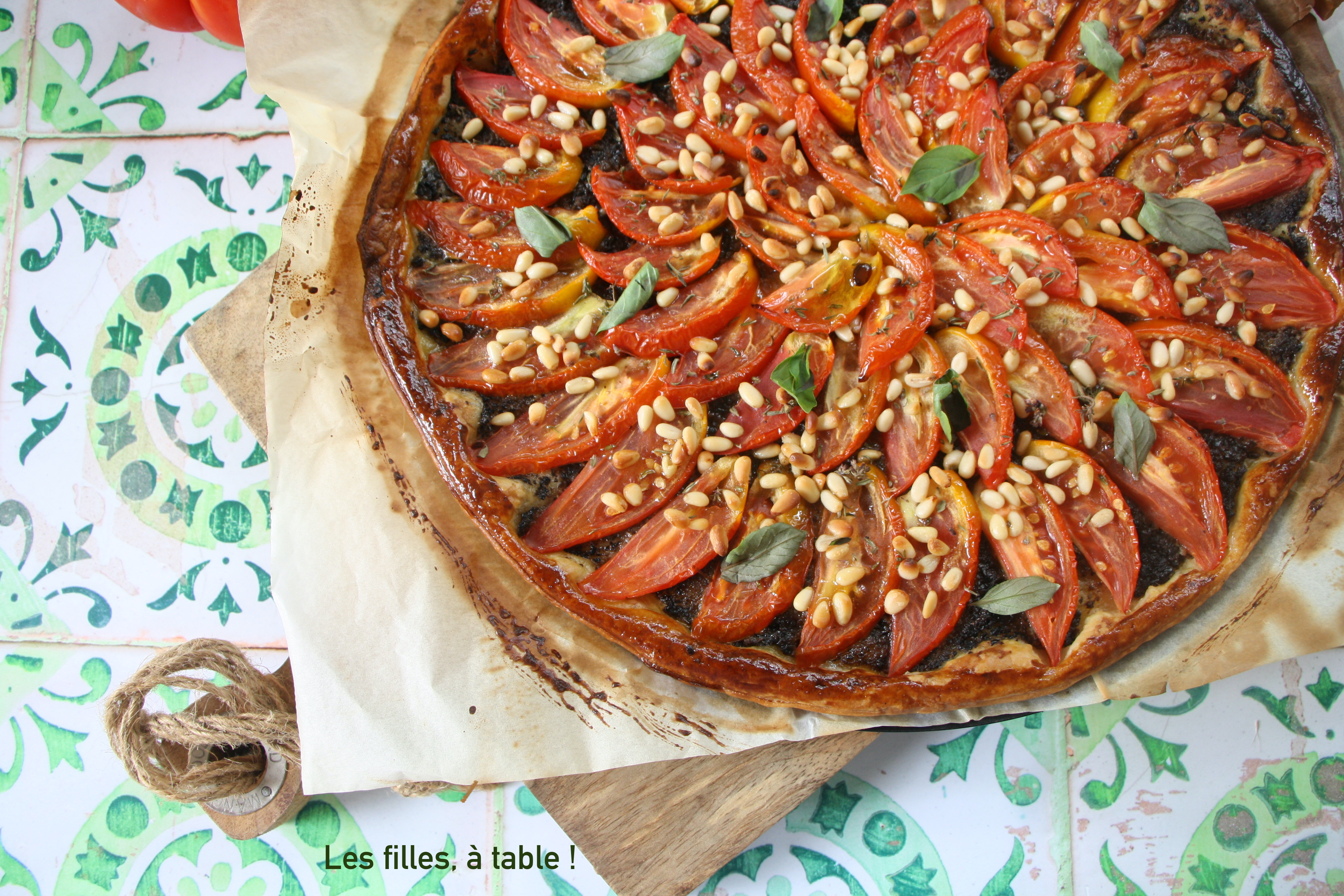 Tarte fine aux tomates et à la tapenade