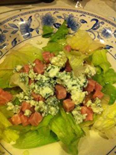 Petite salade de jambon bleu d'Auvergne et sa vinaigrette aux noix .