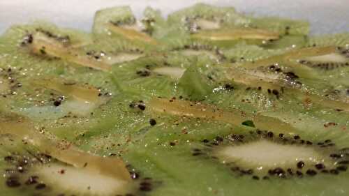 [C'est de saison!] 🥝 Carpaccio de kiwi. Pomme confite, citron vert et pointe de poivre. - Les Gourmands disent ...