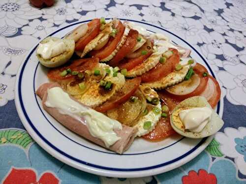 Salade tian à la tomate et fromage frais aux oignons nouveaux