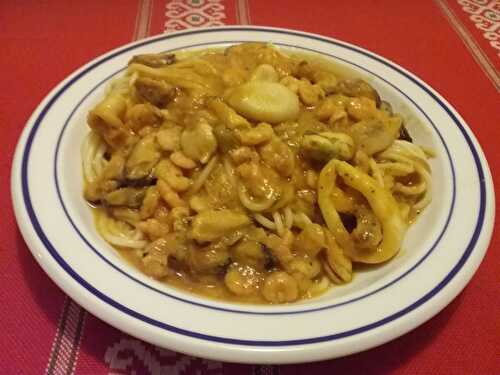 Spaghetti et fruits de mer épicés au curry