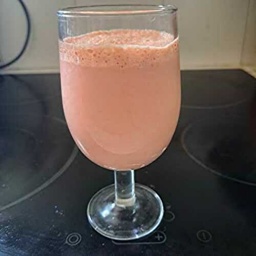 Milkshake ou batido de pastèque aux pommes et grenadine