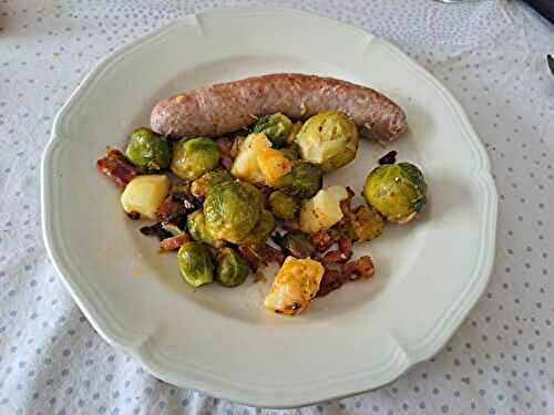 Saucisse fumée aux choux de Bruxelles et aux pommes de terre
