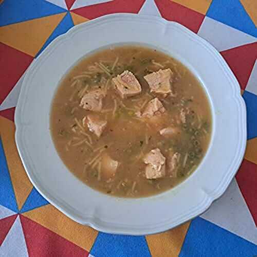 Soupe de poulet aux vermicelles à la coréenne