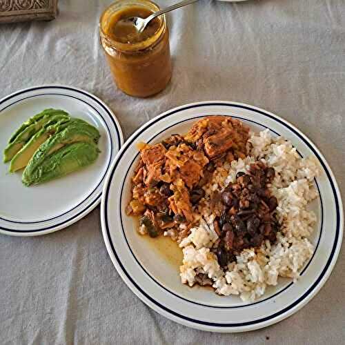Drapeau dominicain au riz et haricots rouges au porc ( Bandera Dominicana - República Dominicana )