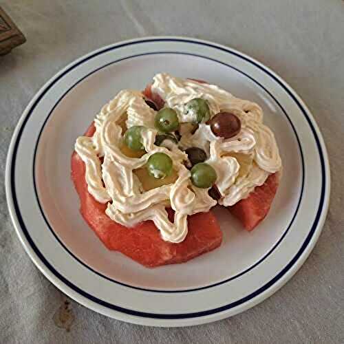 Galette de pastèque et d’ananas aux raisins blancs et noirs