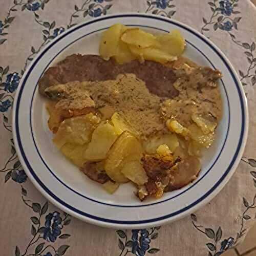 Entrecôte et pommes de terre sautées à la sauce béarnaise