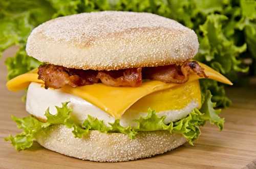 La fameuse recette secrète du déjeuner Oeuf McMuffin de chez McDo!