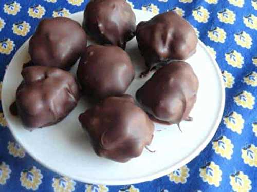 Les petites boules de tarte aux pacanes enrobés de chocolat... (Miam!)