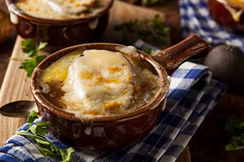 Une recette facile de soupe à l'oignon gratinée dans la mijoteuse! (Miam)