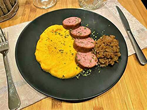 Saucisse de Morteau, purée de butternut et oignons confits