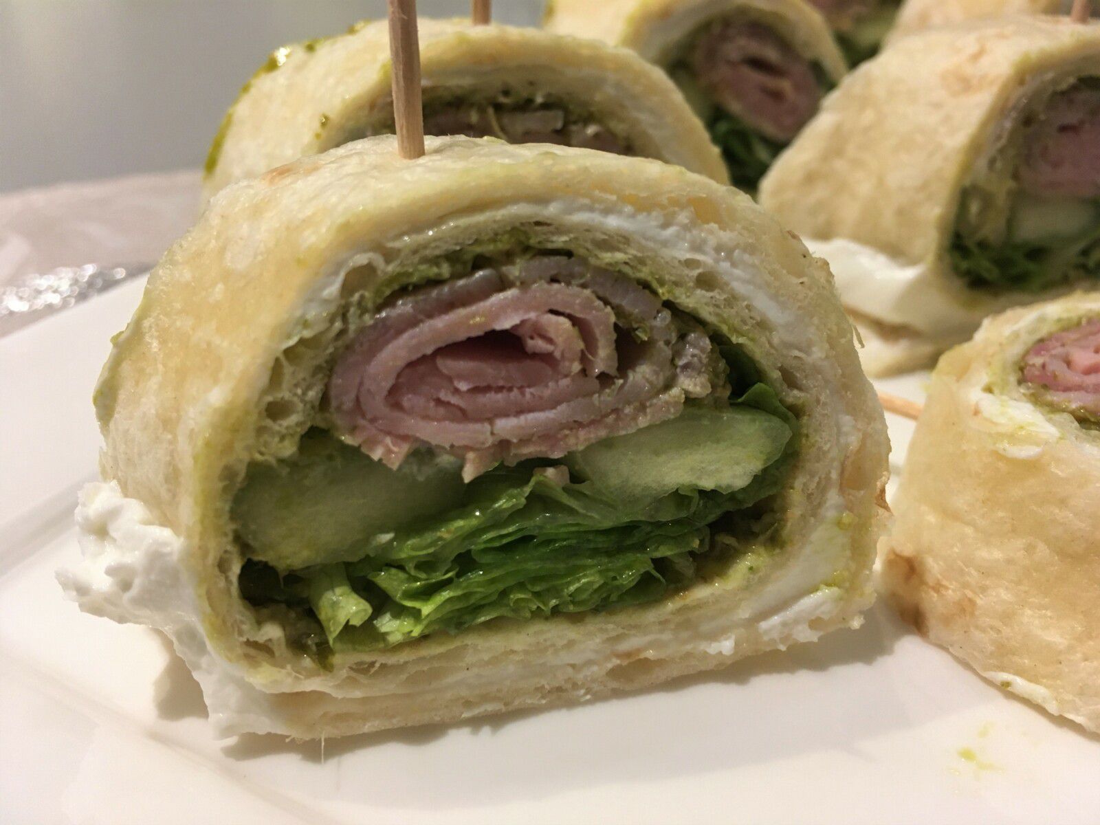 Wrap au chèvre frais, jambon et pesto