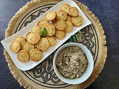 Sablés au parmesan et crème d’olives