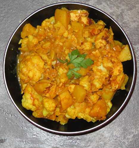 Cocotte de chou fleur, pomme de terre et poulet au curry