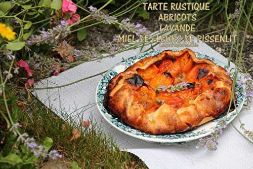 Tarte rustique aux abricots, lavande et miel de fleurs de pissenlit