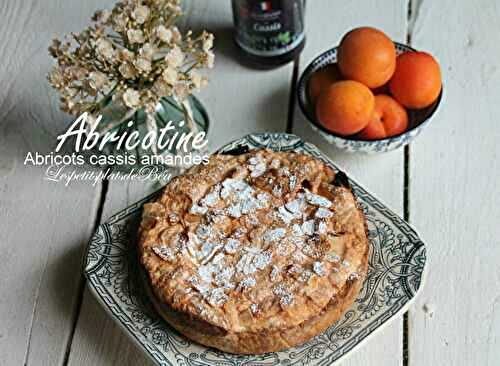 Abricotine, tarte abricots, cassis et amandes