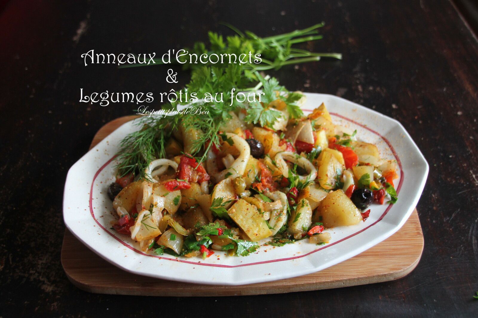 Anneaux d'encornets et légumes rôtis au four