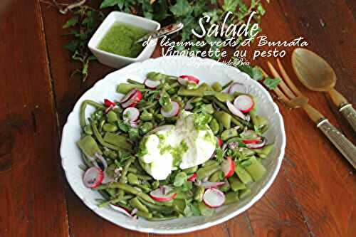 Salade de légumes verts et burrata vinaigrette au pesto