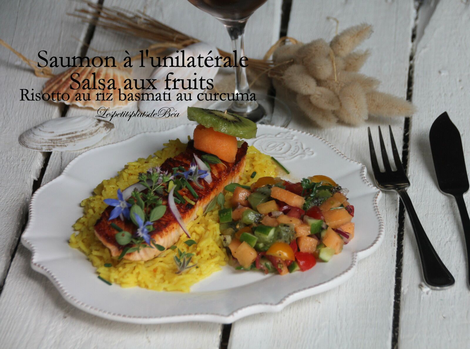 Saumon à l'unilatérale, salsa aux fruits et risotto de riz basmati au curcuma