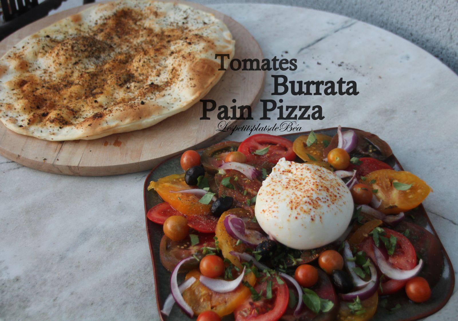 Salade de tomates, burrata et pain pizza épicé