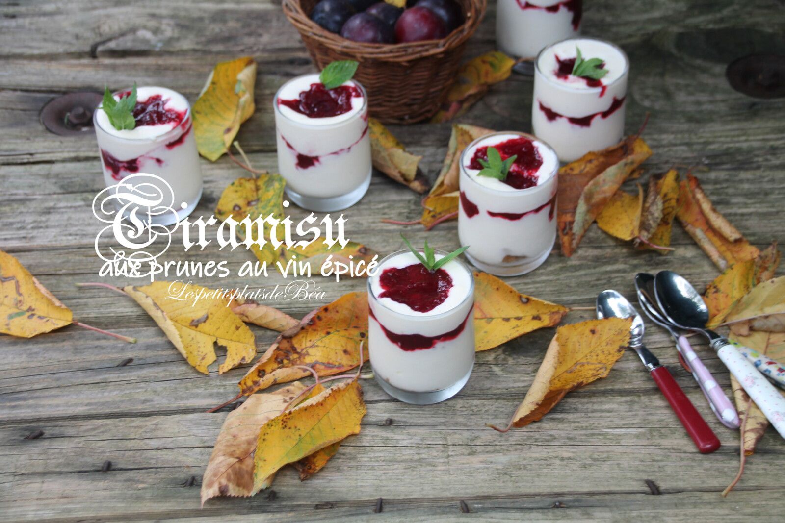 Tiramisu aux prunes au vin épicé