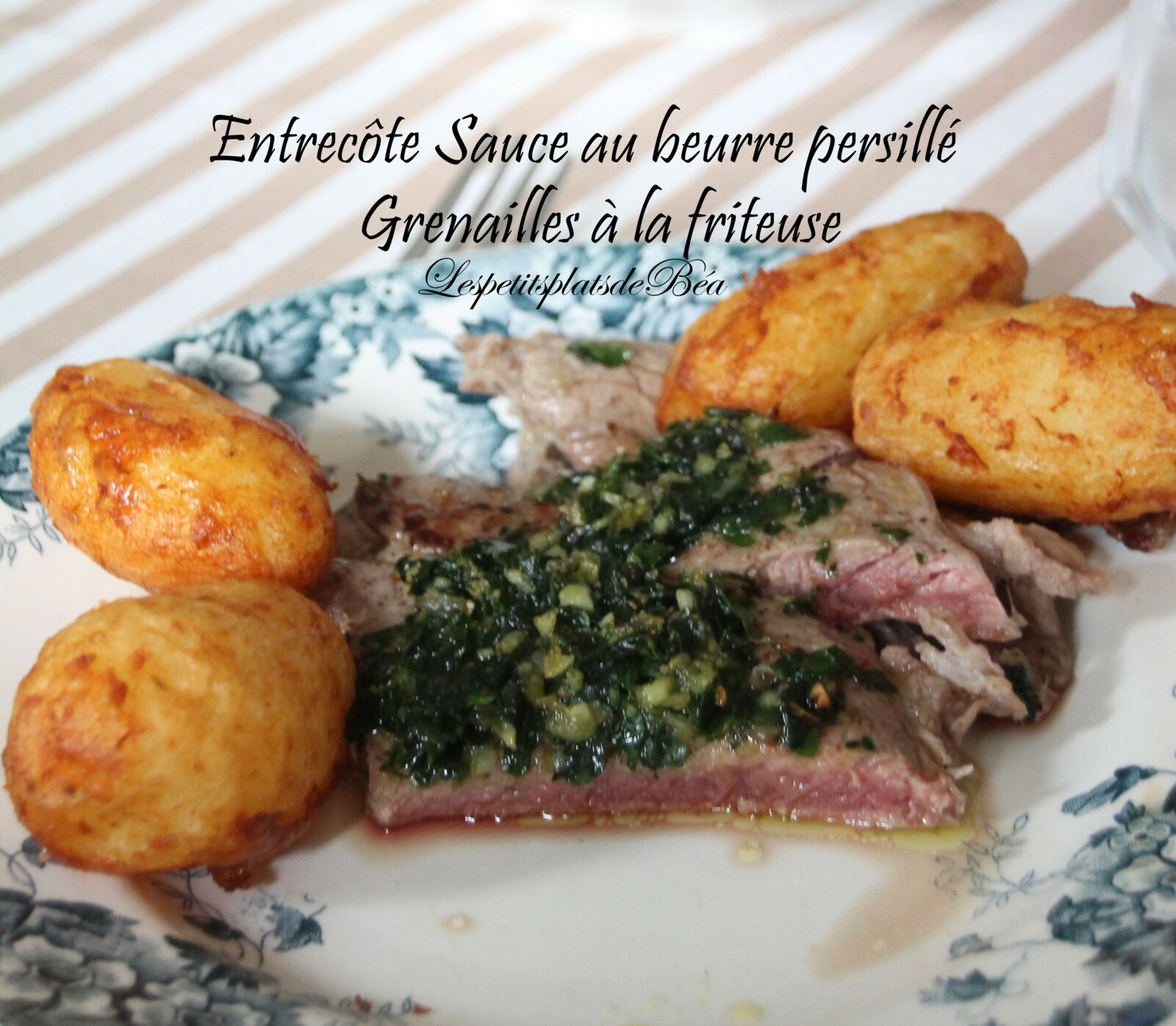 Entrecôte sauce au beurre persillé et grenailles à la friteuse