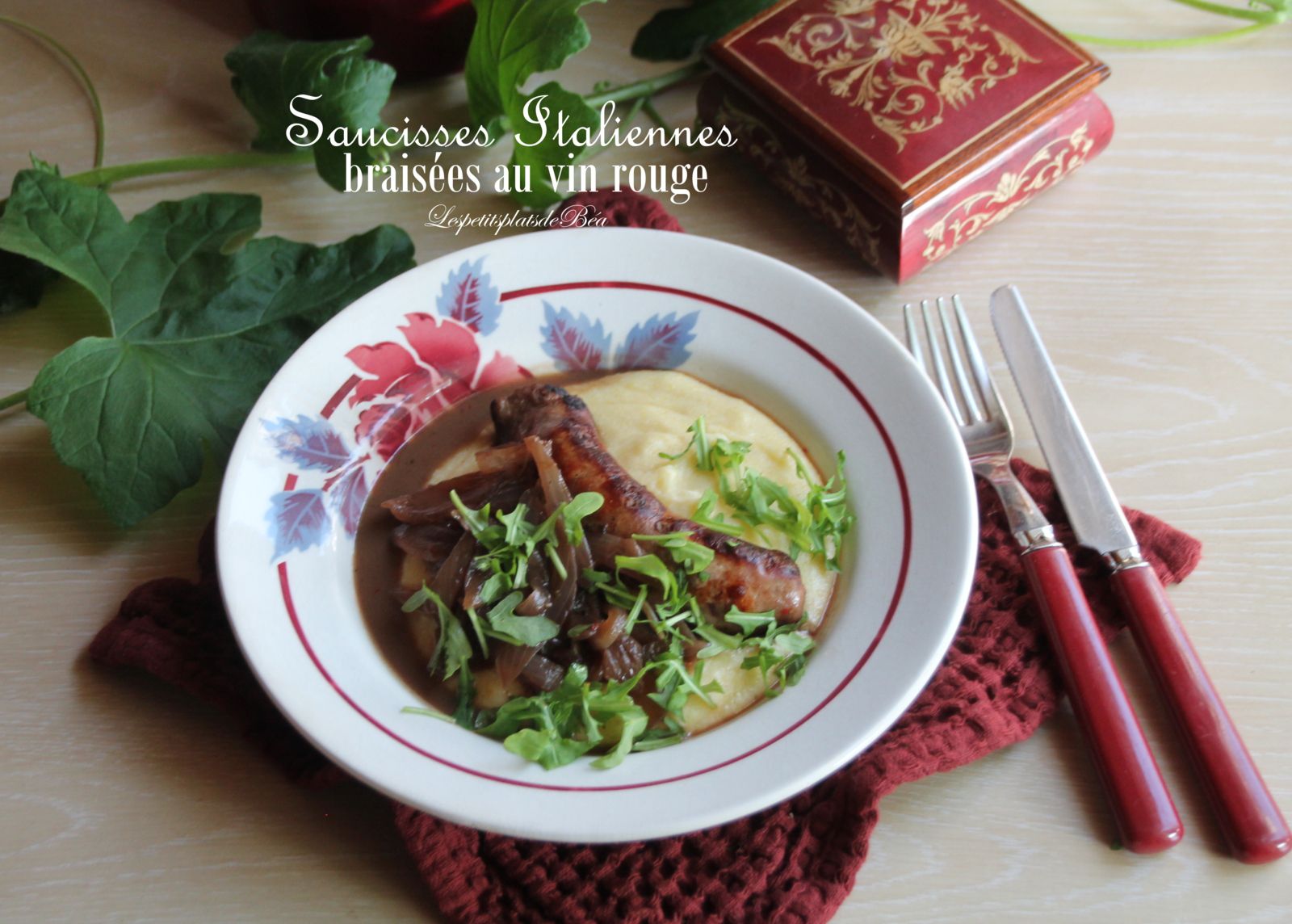 Saucisses italiennes braisées au vin rouge - balade italienne à Pise