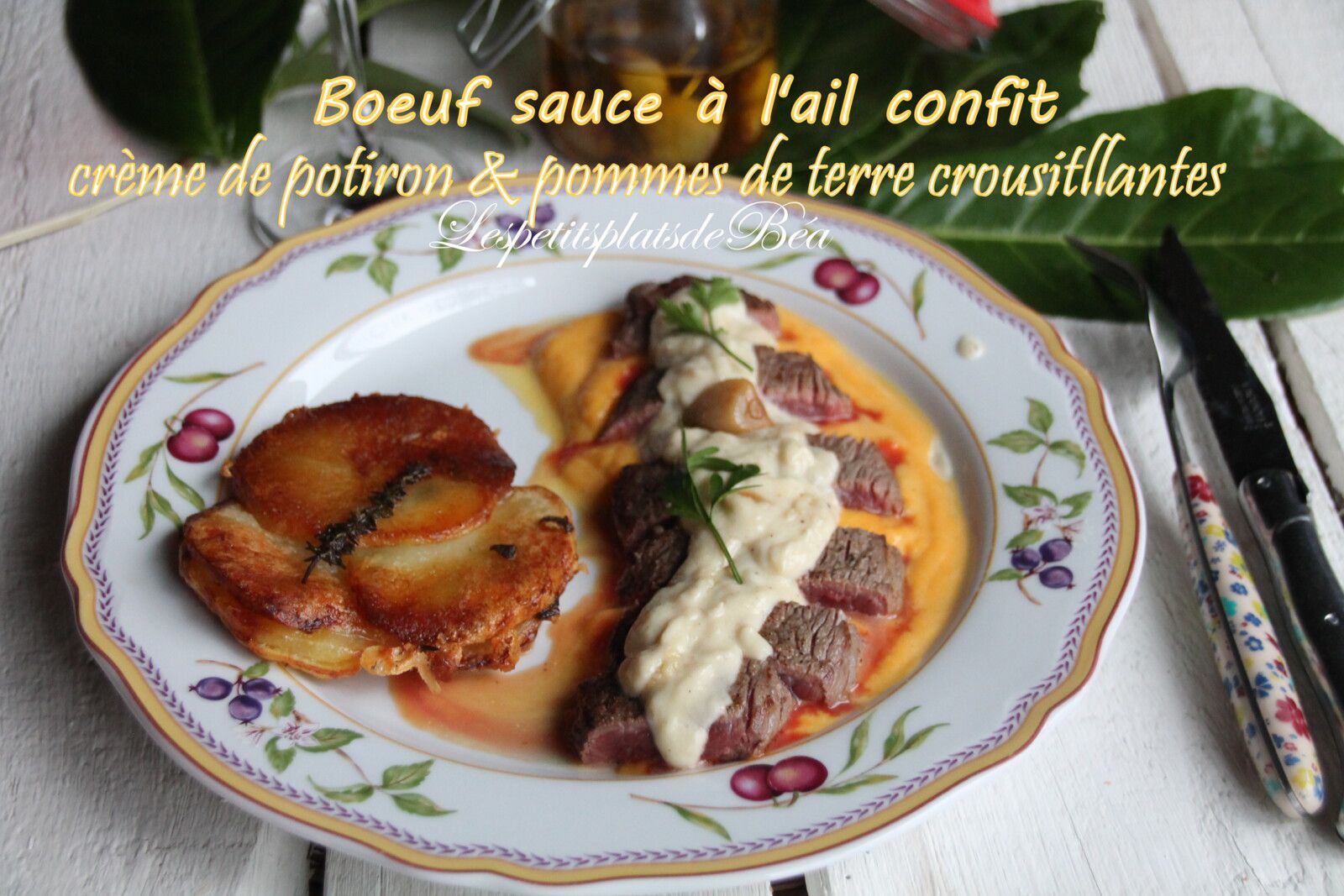 Boeuf sauce à l'ail confit, crème de potiron et pommes de terre croustillantes