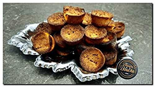 Petits gâteaux aux amandes et confiture