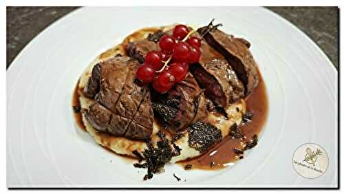 Pavé de biche, sauce grand veneur accompagné de sa mousseline de céleri-rave.