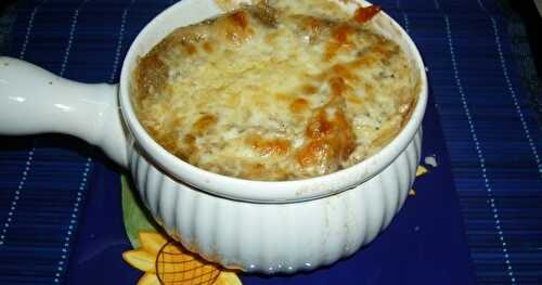 Soupe à l'oignon gratinée