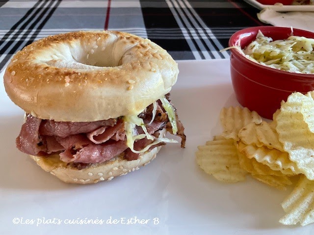 Bagel au smoked meat 