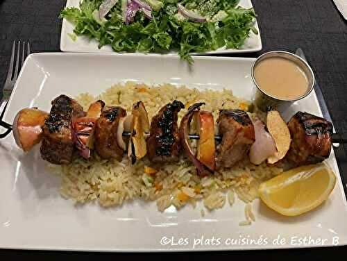 Brochettes de porc aux pommes