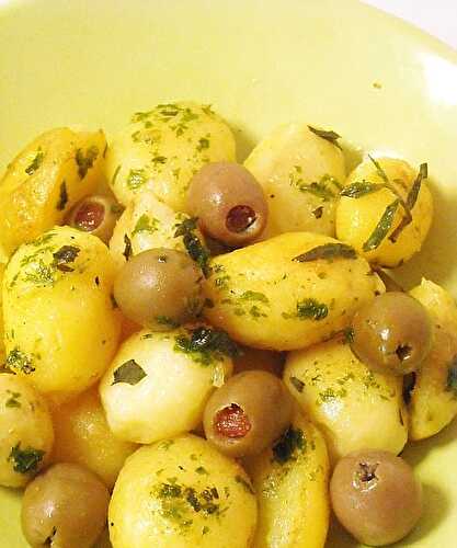 Salade de pommes de terre aux olives et l'estragon