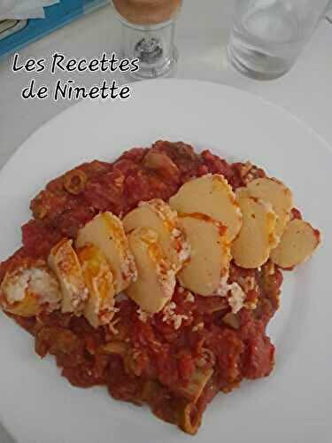 Quenelles soufflées sauce tomate olives 